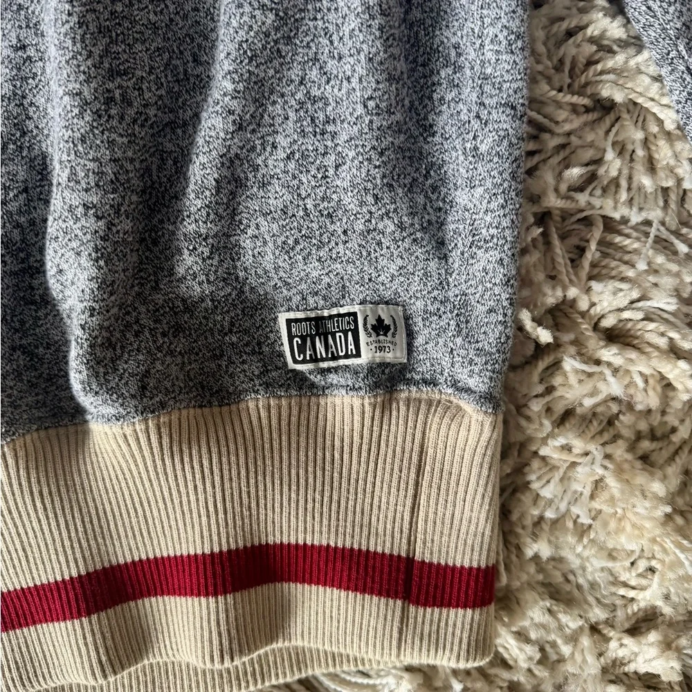 Roots Canada Gray Sweater Unisex - Picture 2 of 4